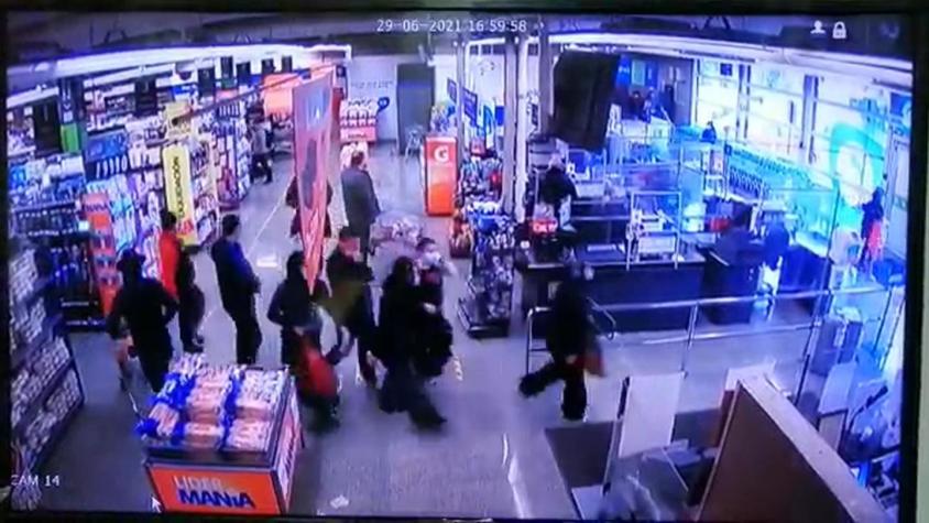 [VIDEO] Cuatro detenidos tras protagonizar "turbazo" en supermercado de Ñuñoa