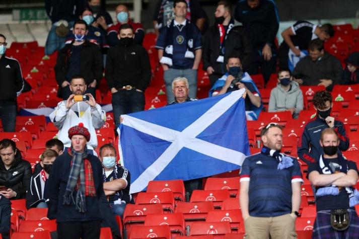 Dos mil escoceses dieron positivos a COVID-19 en medio de Eurocopa
