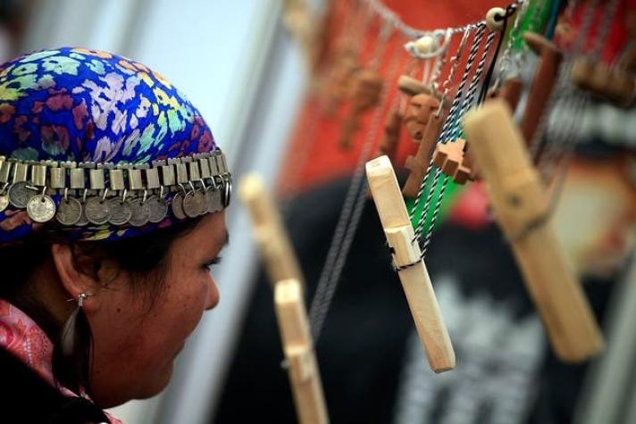 "Sello Artesanía Indígena" premiará a artesanos de pueblos originarios con hasta $1 millón