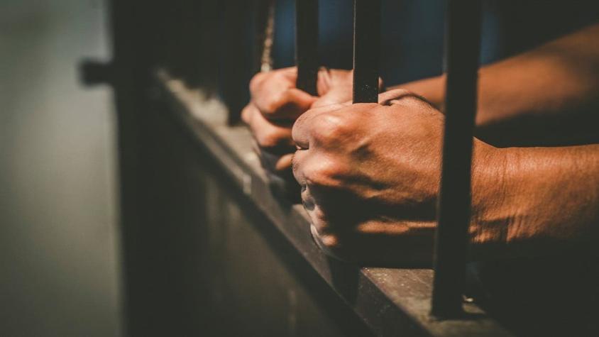 EE.UU.: guardia de prisión es condenada a la cárcel por tener relaciones sexuales con un recluso