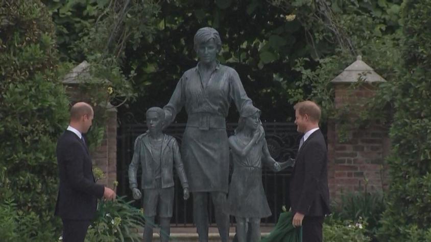 [VIDEO] Inauguran estatua de Diana: “Alto al fuego” de William y Harry para honrar a Lady Di
