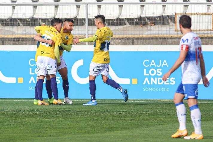 Duro golpe al tricampeón: Católica cayó eliminada ante Everton en Copa Chile