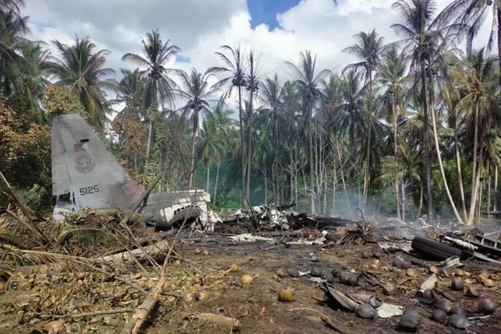 Al menos 45 muertos en accidente de avión militar en Filipinas