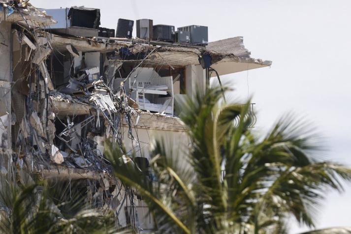 Este domingo por la noche se demolerán restos en pie de edificio que se derrumbó en Miami