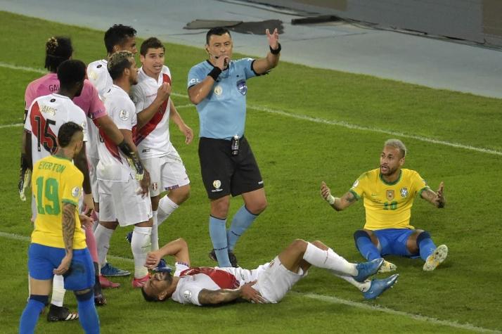 Neymar contra chileno Tobar: "La arrogancia que tuvo no puede ser de un árbitro de semifinal"