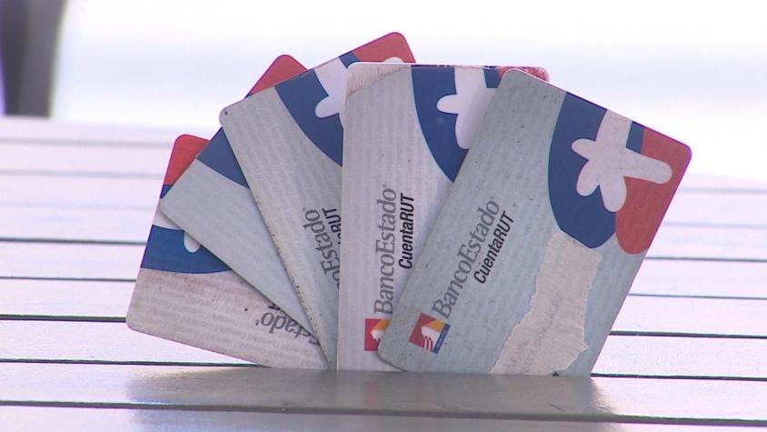 [VIDEO] Casi 4 millones de clientes deben cambiar tarjeta Cuenta RUT: Tienen plazo hasta fin de año