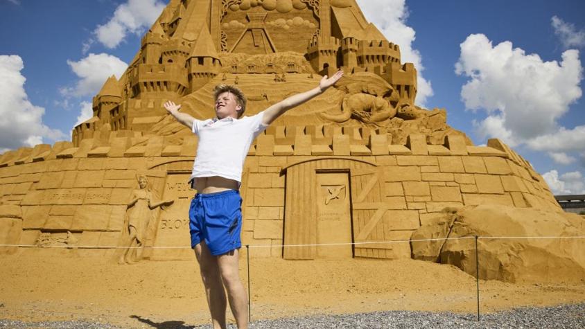 [FOTOS]  Así es el castillo de arena más grande del mundo que supera los 20 metros de altura