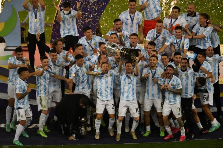 Argentina campeón de América: el momento en que la Albiceleste levanta la copa tras 28 años