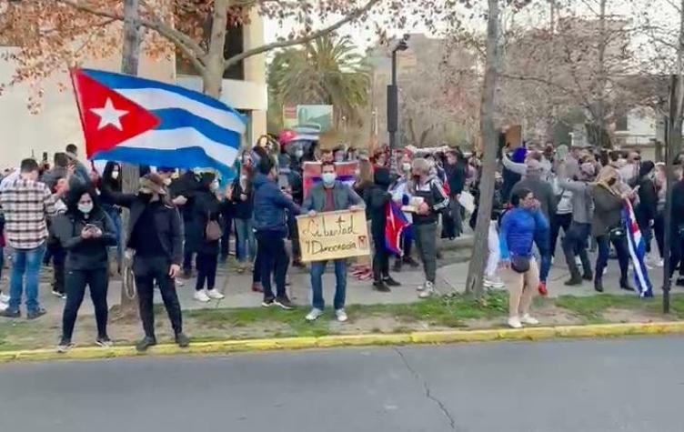 [VIDEOS] Cubanos en Chile se manifiestan en contra su gobierno