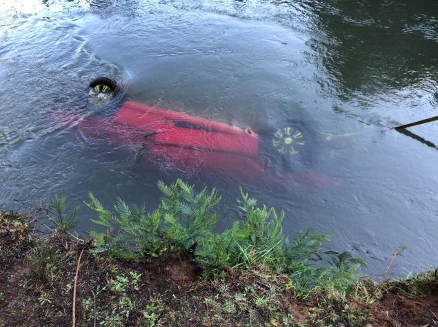 Fatal accidente en Mulchén: Dos muertos luego que automóvil cayera a un canal