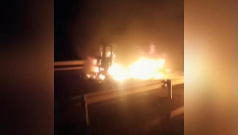 Reportan al menos cinco camiones quemados en Ruta 5 Sur a la altura de Pidima