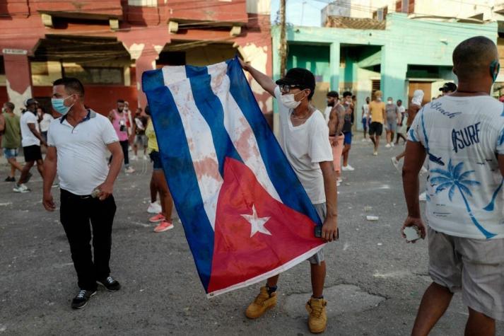 Biden pide al "régimen cubano que escuche a su pueblo"