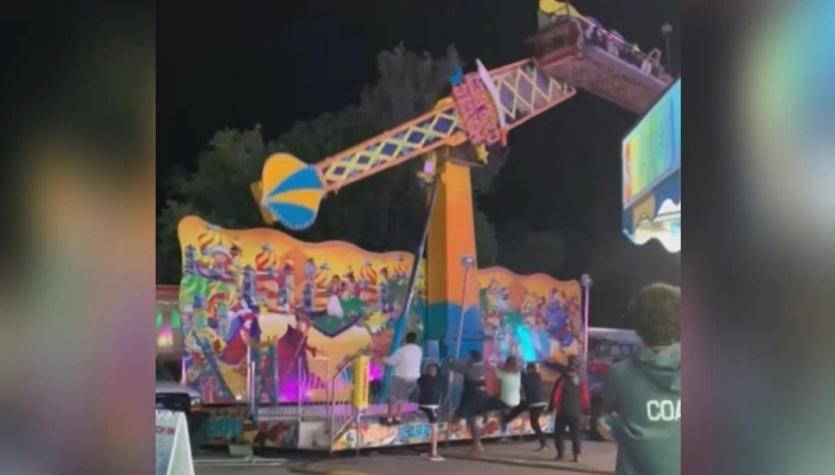 Captan aterrador fallo de una atracción en parque de diversiones: se desprendió mientras funcionaba