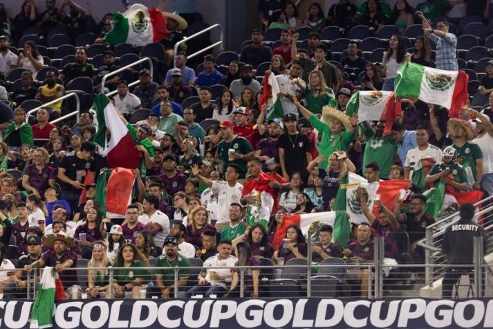 Concacaf amenaza con castigar a la selección mexicana por gritos homofóbicos de sus hinchas