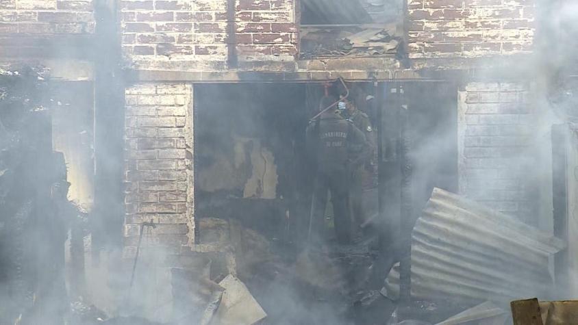 Incendio deja una persona muerta en Melipilla: Fuego arrasó con 15 casas