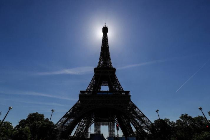 La torre Eiffel reabre tras más de ocho meses cerrada por la pandemia
