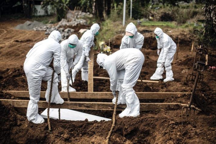 Bolivia: Mujer exhuma el cuerpo de su madre y duerme con ella durante tres días