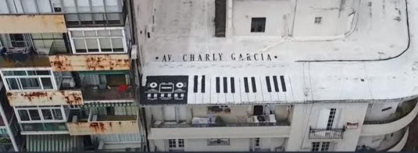 [VIDEO] Homenajean a Charly García con un mural y piden que calle lleve su nombre