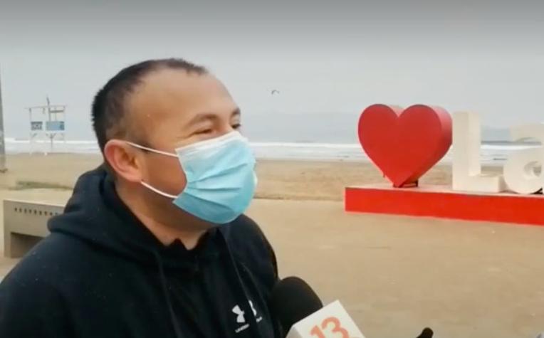[VIDEO] Hombre perdió su carnet y regresó a buscarlo en la playa para poder votar
