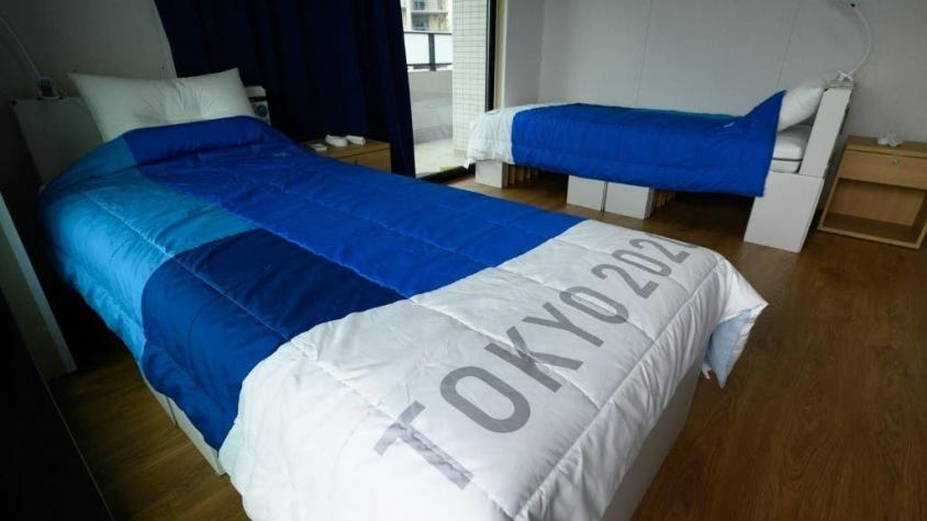 [VIDEO] ¿Aguantan o no? Deportistas prueban las camas “anti sexo” de Tokio 2020