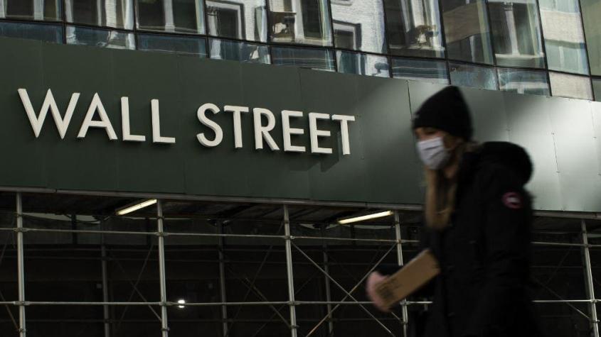Wall Street cierra a la baja por temor a impacto de la variante Delta del coronavirus