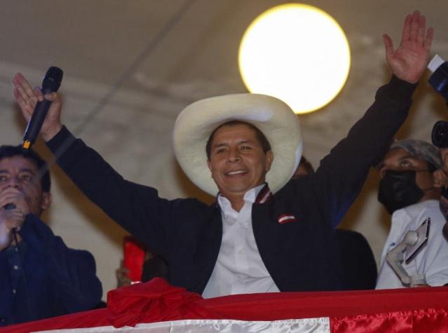 El profesor izquierdista Pedro Castillo es el Presidente electo de Perú