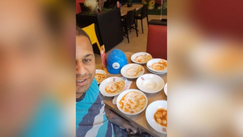 Hombre es expulsado de un tenedor libre tras comer 15 platos: Había solicitado 8 más