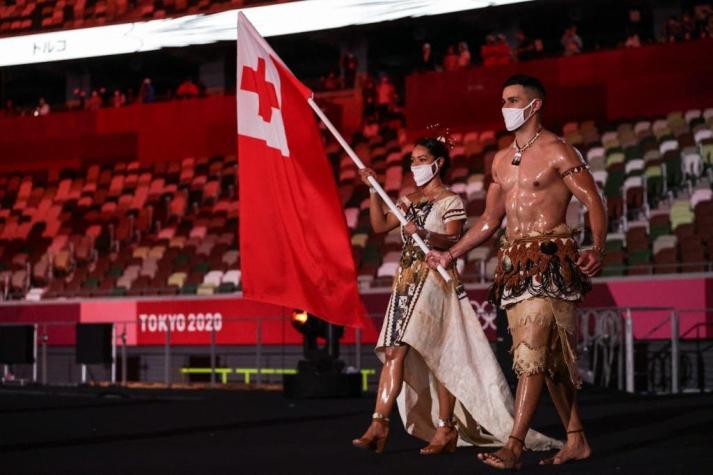 Abanderado de Tonga nuevamente se roba las miradas en inauguración de Juegos Olímpicos Tokio 2020