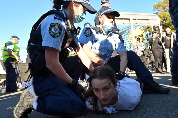 Enfrentamientos en Australia entre la policía y manifestantes contra el confinamiento