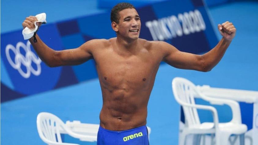 Ahmed Hafnaoui, el desconocido y joven nadador que impresionó al mundo al ganarse la medalla de oro