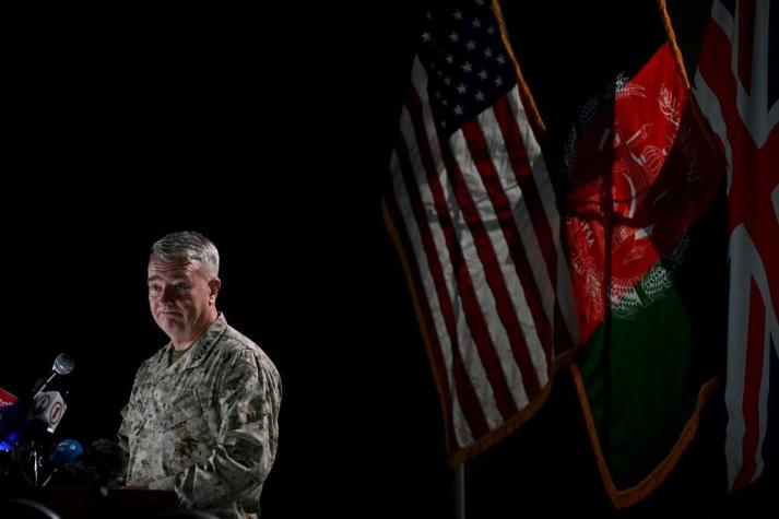 Estados Unidos anuncia que proseguirá bombardeos en Afganistán si ofensiva talibán persiste