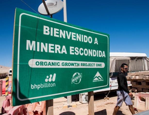 Minera Escondida presenta última oferta a trabajadores con bonos que suman una millonaria cifra