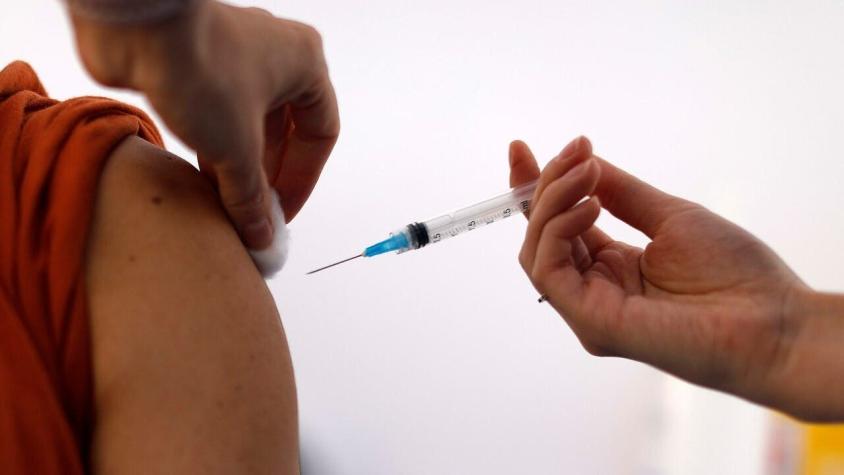 Minsal anuncia que chilenos y extranjeros podrán homologar vacunas recibidas fuera del país