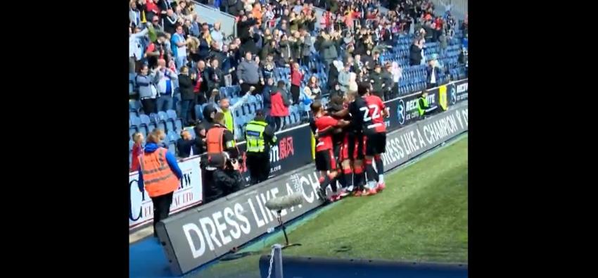 La canción con toque chileno que hinchas del Blackburn Rovers le dedicaron a Ben Brereton