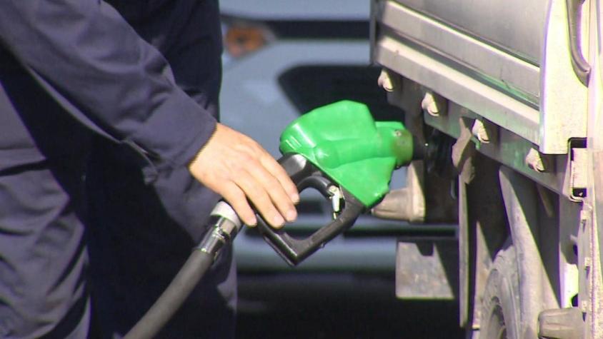 [VIDEO] Hacienda busca fórmulas para bajar el precio de la bencina