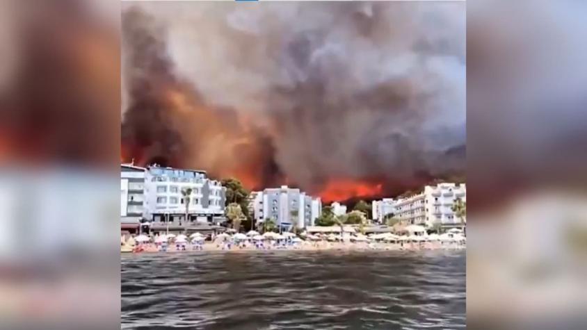 Al menos tres muertos y decenas de heridos por incendios forestales en Turquía