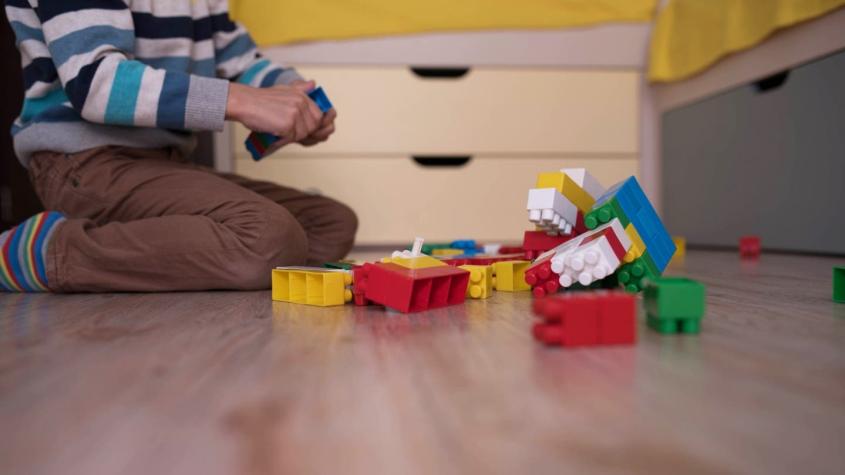 Niño de cuatro años es encontrado muerto dentro de su baúl de juguetes