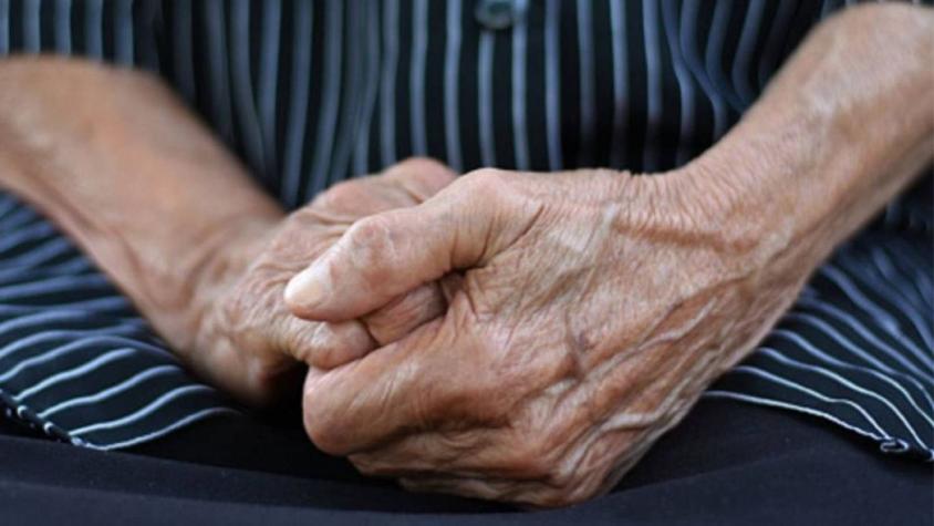 Denuncian abuso sexual contra mujer de 87 años con alzheimer en hogar de ancianos en Argentina