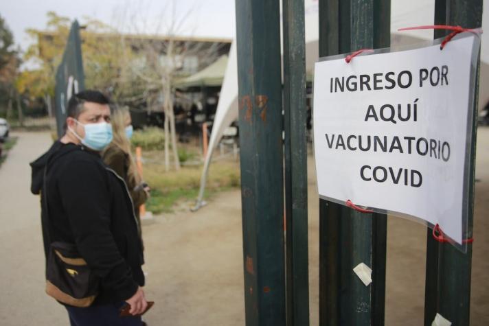 Revisa dónde vacunarte contra el COVID-19 este 1 de agosto en la Región Metropolitana