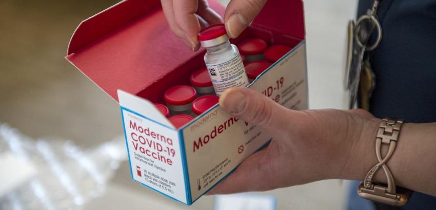 Suspenden en región de Japón el uso de las vacunas anticovid de Moderna