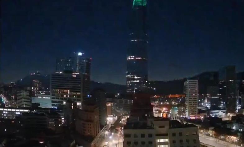 ¿Un meteorito en Santiago?: videos captaron extraño objeto luminoso en el cielo este lunes