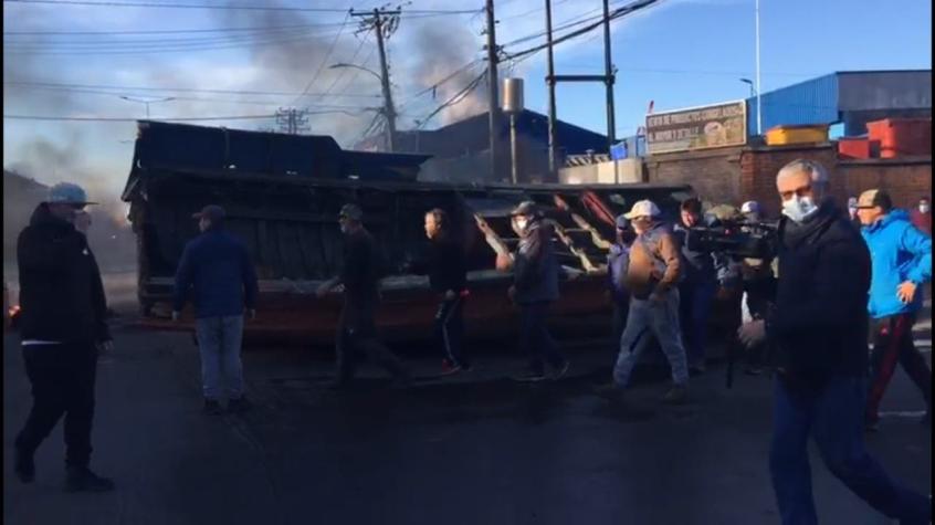 Pescadores artesanales usaron bote como barricada en Talcahuano