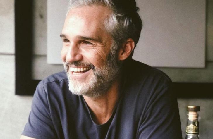 Actor de "La casa de las flores" sufrió trombosis y prensa mexicana reporta que perdió una pierna Actor de "La casa de las flores" sufrió trombosis y prensa mexicana reporta que perdió una pierna