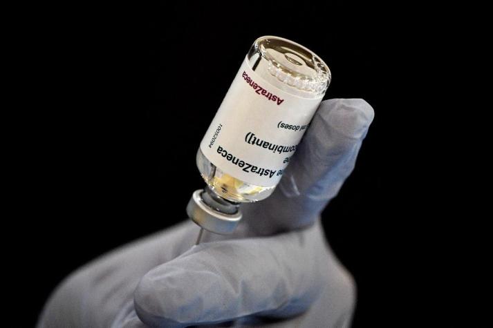 Francia administrará tercera dosis de vacuna anticovid a "personas mayores y más vulnerables"