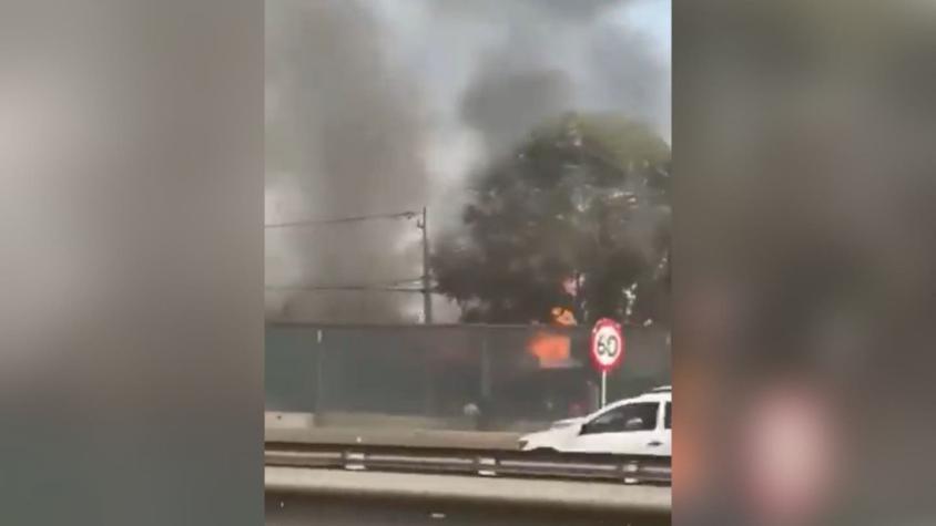 Bomberos controlan incendio de viviendas en Recoleta