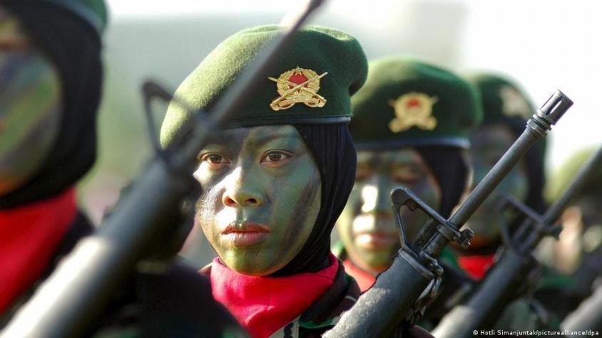Ejército de Indonesia señala el fin de las "pruebas de virginidad" para las reclutas