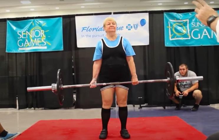 Mujer de 99 años es la levantadora de pesas activa más longeva del mundo