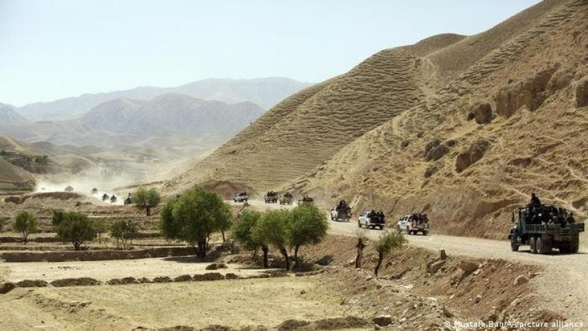 Talibanes se apoderan de dos capitales provinciales más en Afganistán