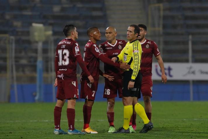 "Equipo grande pidiendo la hora": El duro cruce entre Humberto Suazo y ayudante técnico de la UC