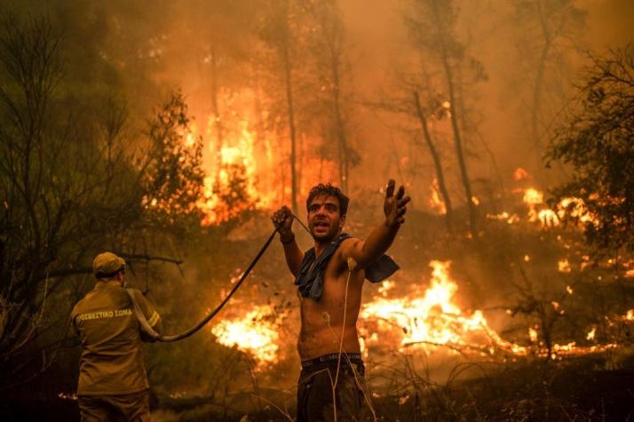 Las impactantes imágenes del incendio que afecta hace días a Grecia